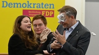 Christian Lindner mit Torte