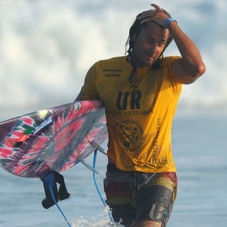 Surfer Afridun Amu