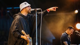 Beatsteaks: Arnim rockte im Regencape