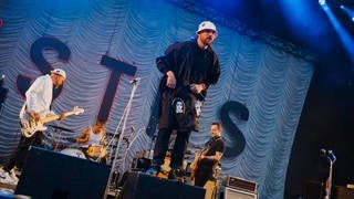 Beatsteaks: Arnim rockte im Regencape