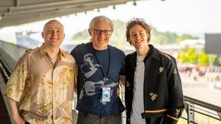 Fred und Finn von Giant Rooks mit Matthias Kugler von SWR3 auf dem Gelände von Rock am Ring