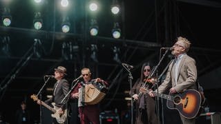 Die Band Flogging Molly steht auf der Bühne von Rock am Ring 2023