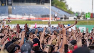 Crowd Surfer