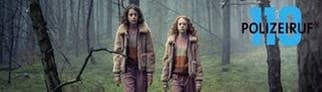 2 Mädchen laufen durch einen Wald