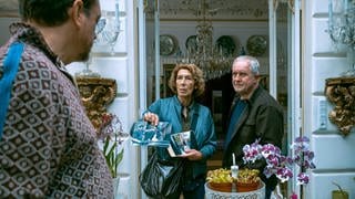 Tatort „Deine Mutter“ Wien: Die Kommissare befragen einen Zeugen