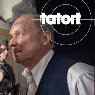 Hagen von Strelow (Ludwig Simon) und Kommissar Rother (Ulrich Tukur). Im Hintergrund: Didi, Gefreiter der Feldgendarmerie (Torsten Scholze). | Tatort-Kritik (20.10.): Murot und das 1000-jährige Reich