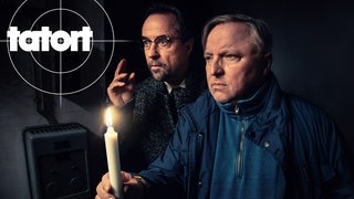 Hauptkommissar Thiel (Axel Prahl, r.) und Dr. Karl-Friedrich Boerne (Jan Josef Liefers, l). | Tatort-Kritik aus Münster: „Man stirbt nur zweimal“