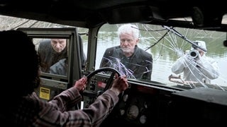 Eine unbekannte Tote wird in einem derangierten Militärfahrzeug gefunden. Der Tatort wirkt inszeniert, die Tote scheint an einem anderen Ort gestorben zu sein. Die Münchner Kommissare Batic und Leitmayr ermitteln im Tatort Charlie.