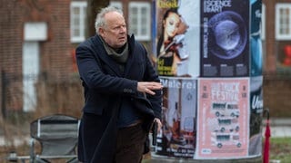 Finale im Kieler Tatort „Borowski und das Haupt der Medusa“: Borowski hat die Waffe bereits gezückt. 